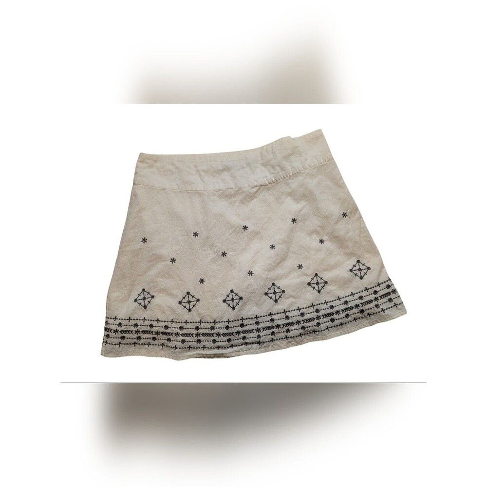 PrAna White Skirt With Gray Embroidery
